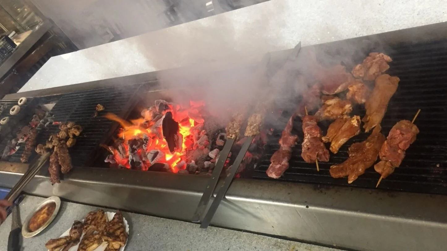 Vlees op de houtskoolgrill